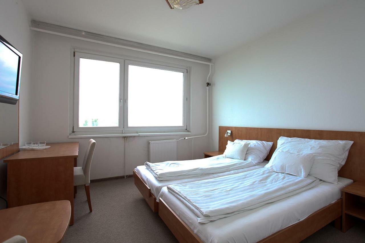 Aranypart Hotel Сиофок Екстериор снимка