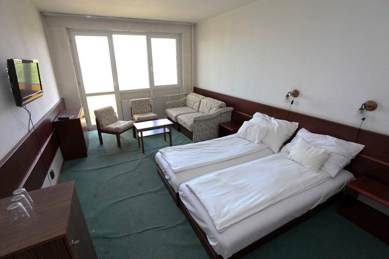 Aranypart Hotel Сиофок Екстериор снимка