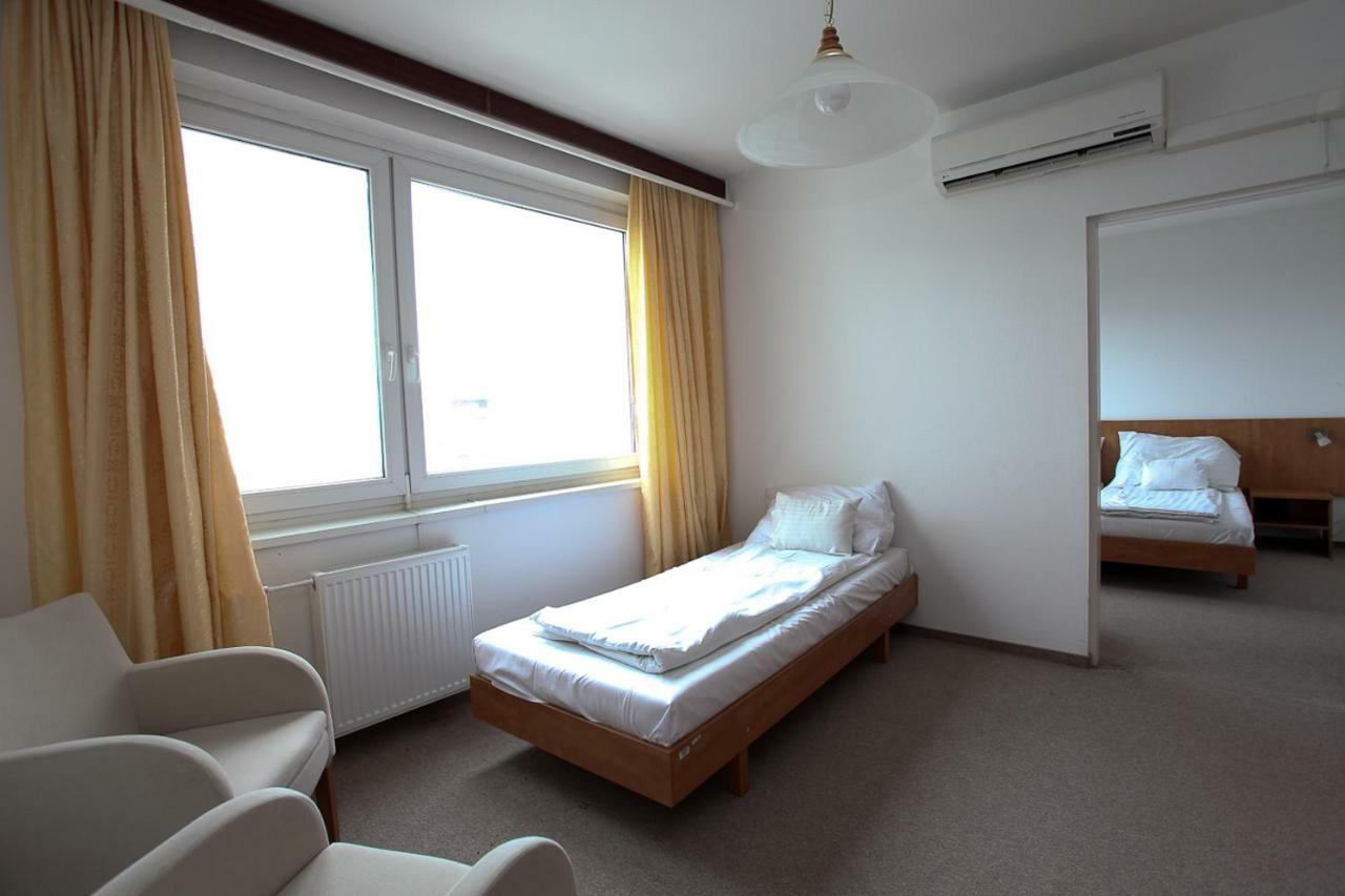 Aranypart Hotel Сиофок Екстериор снимка