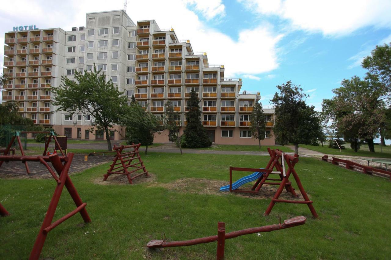 Aranypart Hotel Сиофок Екстериор снимка