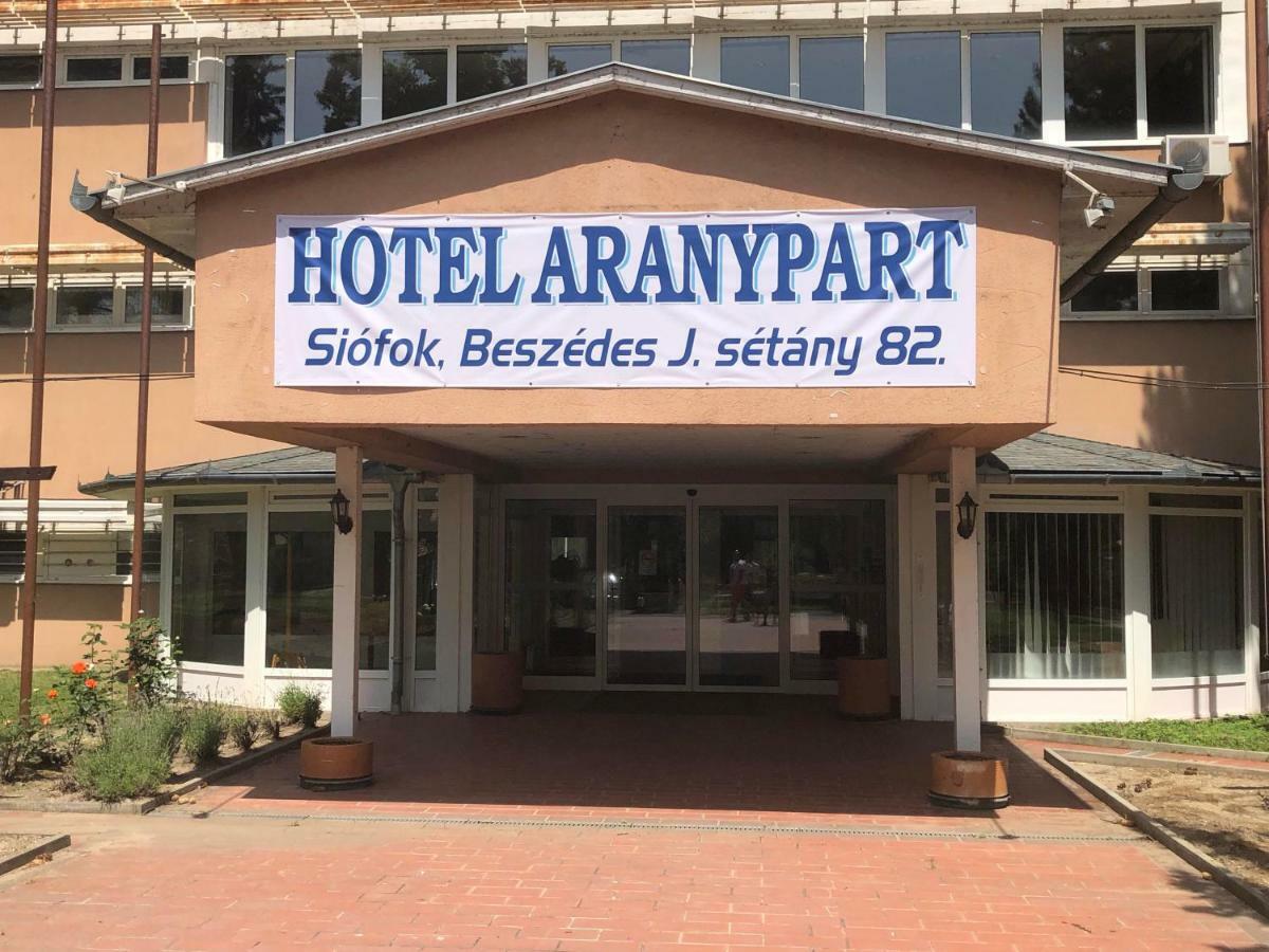 Aranypart Hotel Сиофок Екстериор снимка