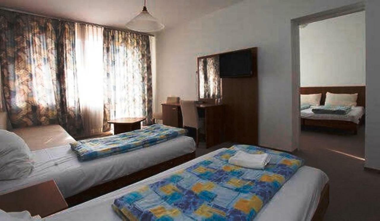 Aranypart Hotel Сиофок Екстериор снимка