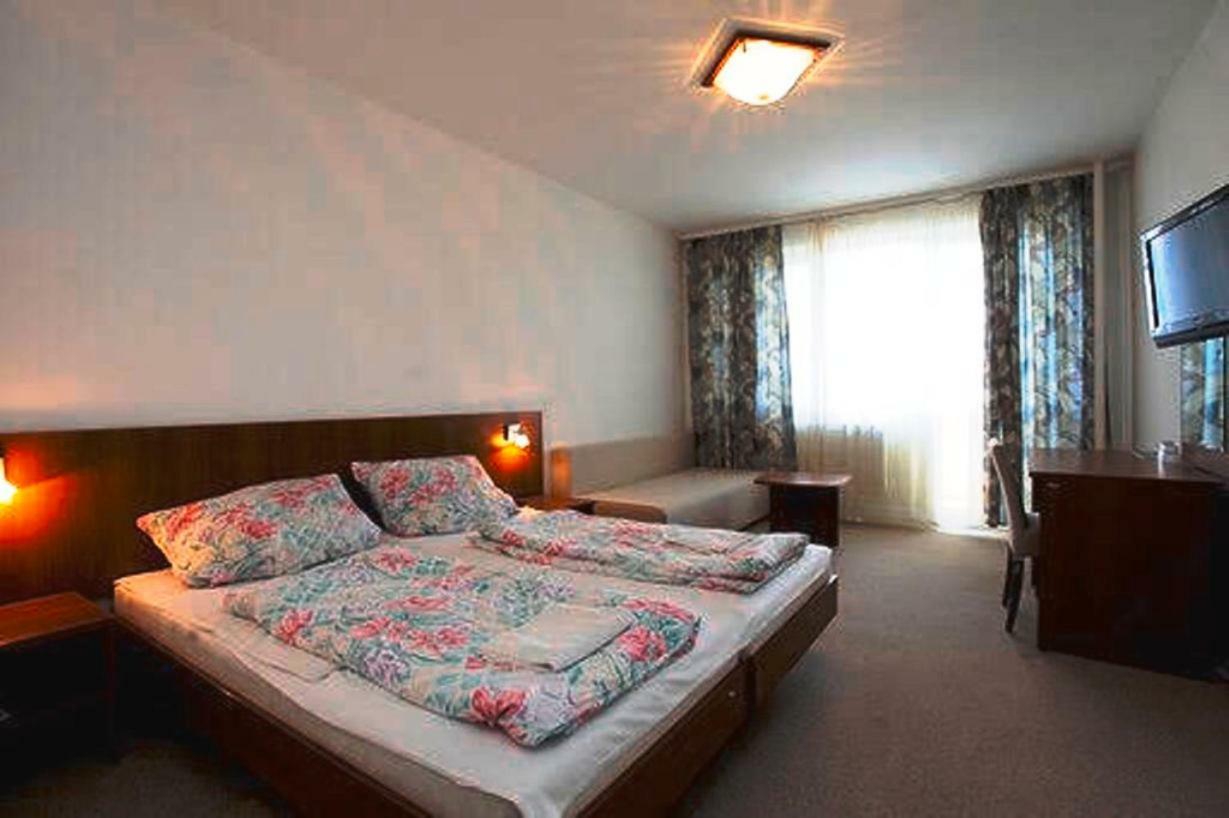 Aranypart Hotel Сиофок Екстериор снимка
