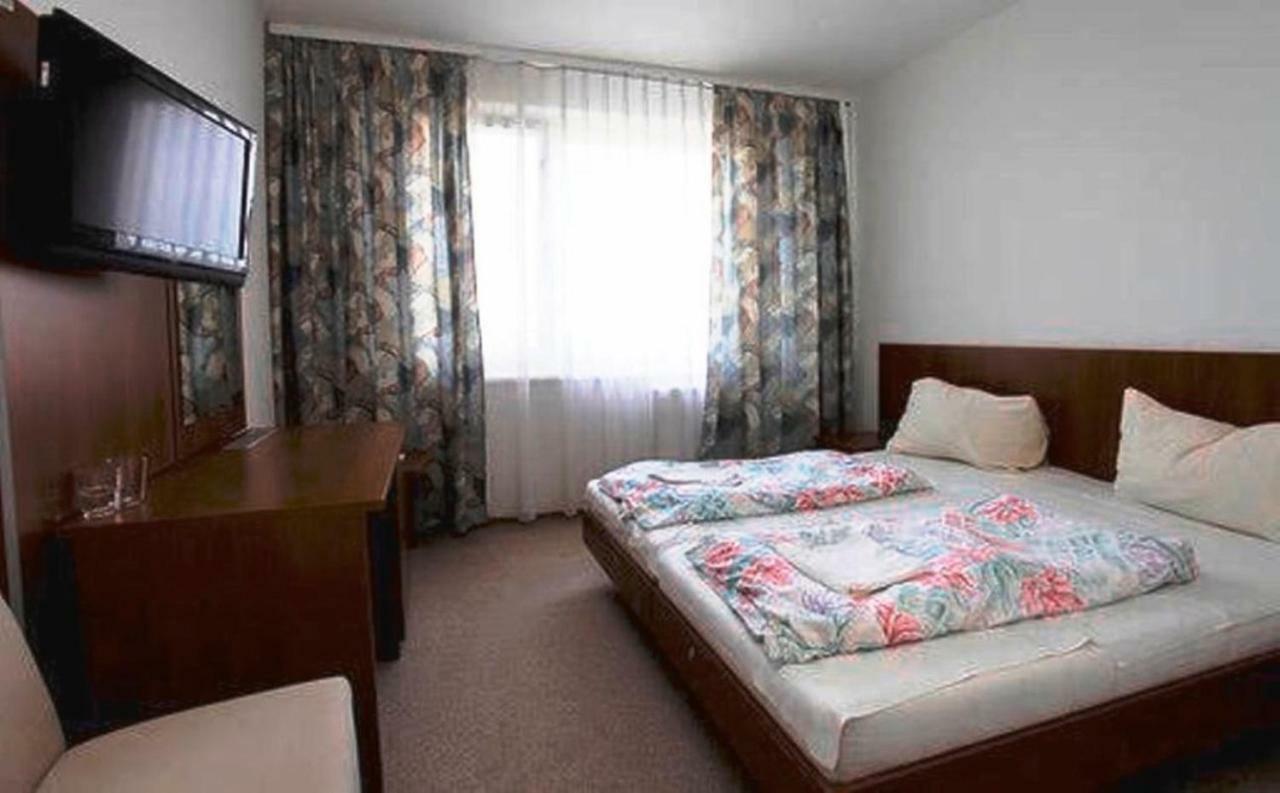 Aranypart Hotel Сиофок Екстериор снимка